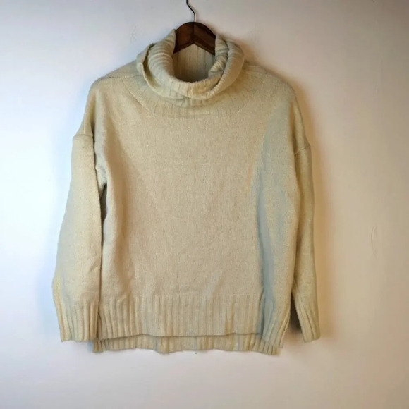 Creamy Knit Turtleneck - Medium - Picture 1 of 3